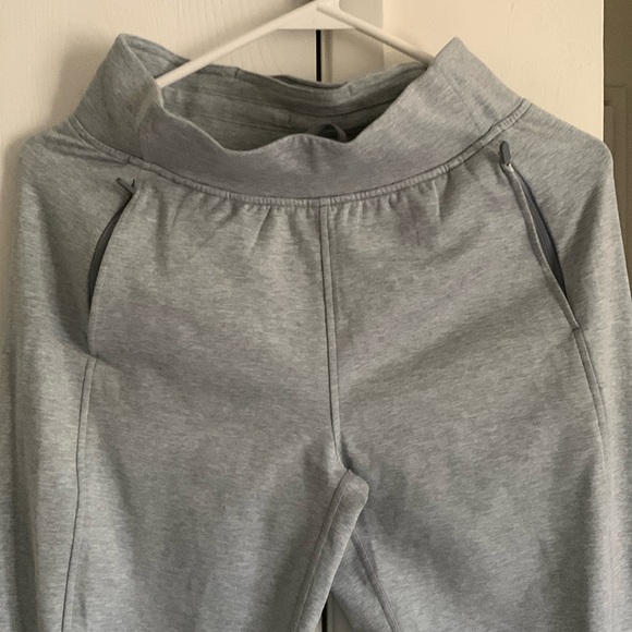 lululemon athletica Pants - Lululemon Athletica Jogger Light Gray Zipper Pockets Size 4